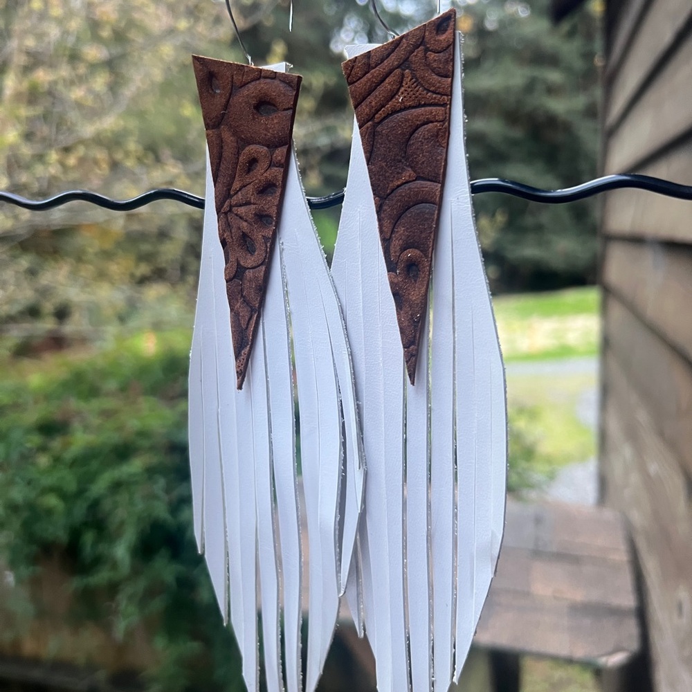 White Fringe Leather Embossed Accent Earrings Coachella Vibes NWT - Picture 7 of 8